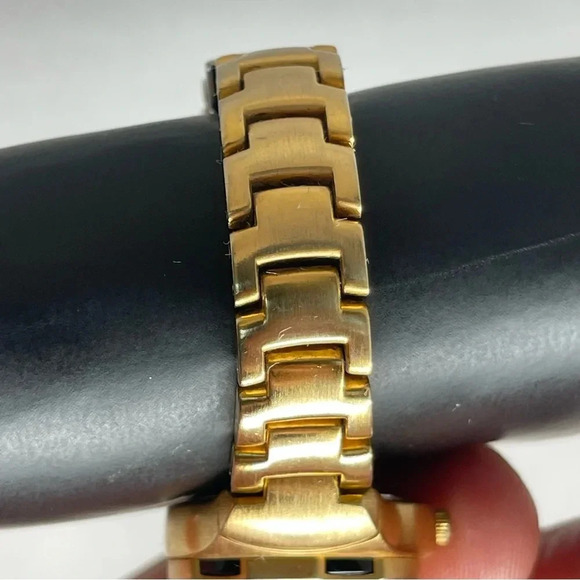 Women's Aerial "It's About Time" Quartz Watch - Gold Toned Case and Link Band - Picture 6 of 12